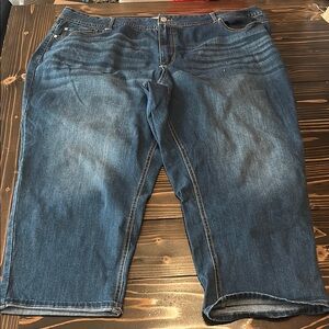 Relaxed Capris. No distressing